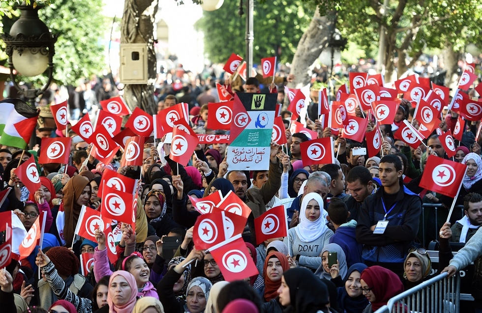 Thousands Gather To Mark 5th Anniversary Of Tunisian Revolution Middle East Eye 